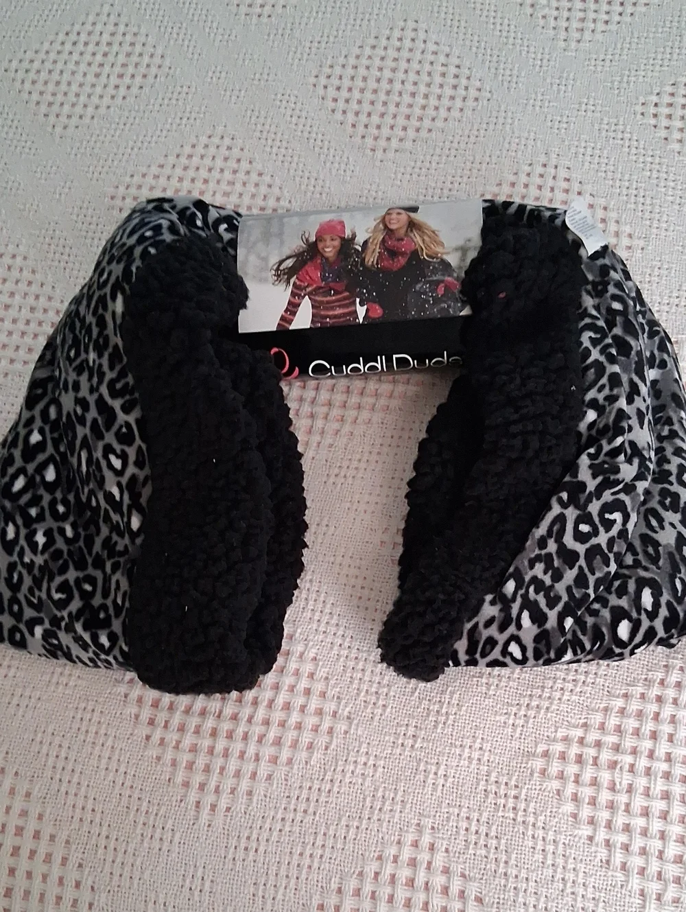 Cuddl Duds Black & Gray Leopard Sherpa Cape